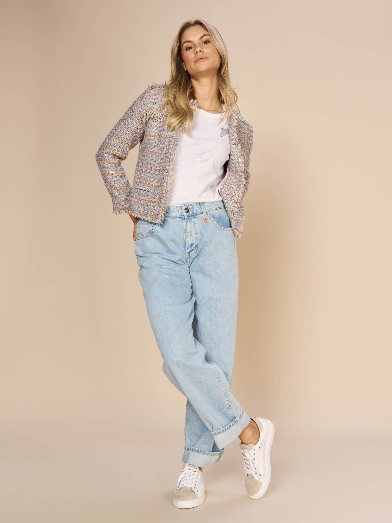 Modelshot / Light Blue / Detail